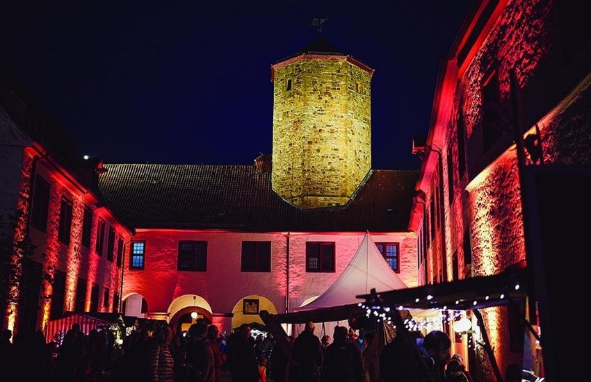 Schloss Iburg im Lichterglanz beim Iburger Advent